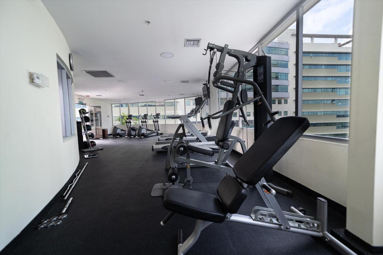 Tryp By Wyndham Guayaquil Airport Hotel Exterior photo The gym at the hotel
