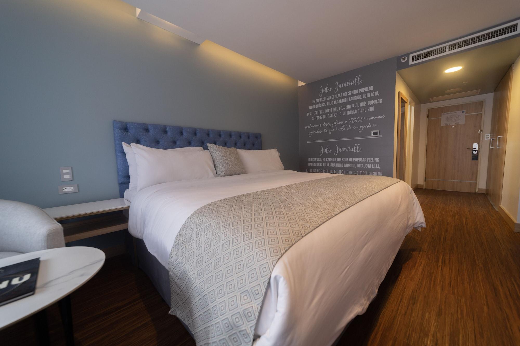 Tryp By Wyndham Guayaquil Airport Hotel Exterior photo A room at the hotel