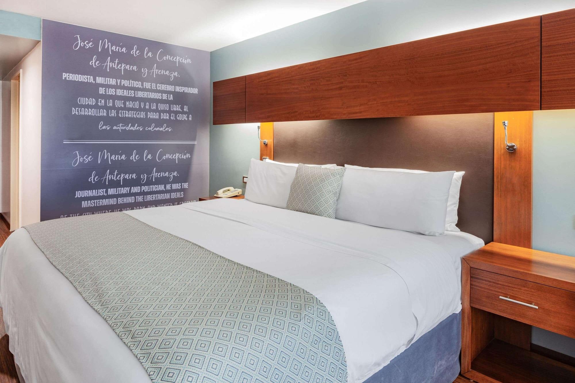 Tryp By Wyndham Guayaquil Airport Hotel Exterior photo A room at the hotel