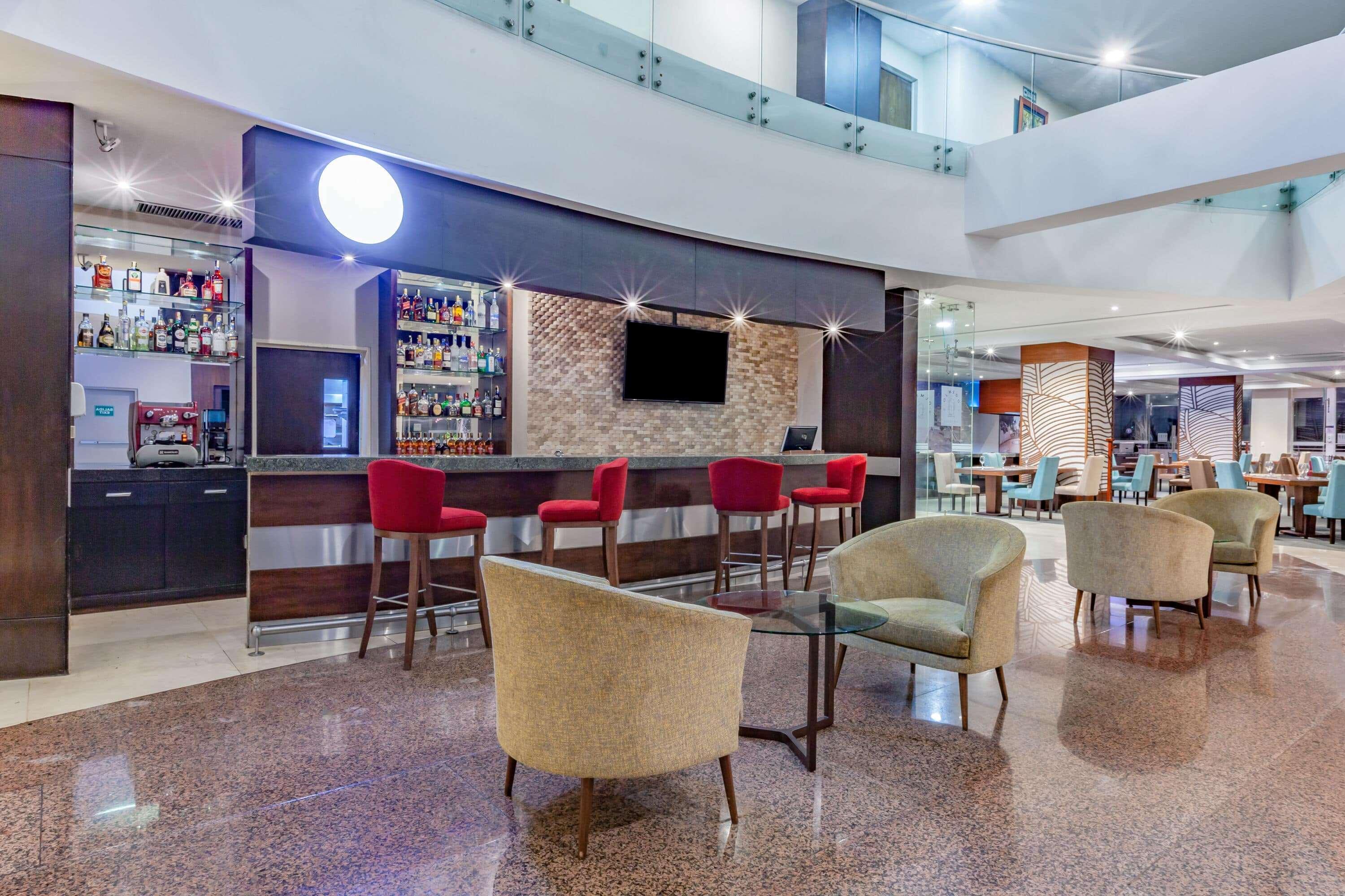 Tryp By Wyndham Guayaquil Airport Hotel Exterior photo The lounge at the airport