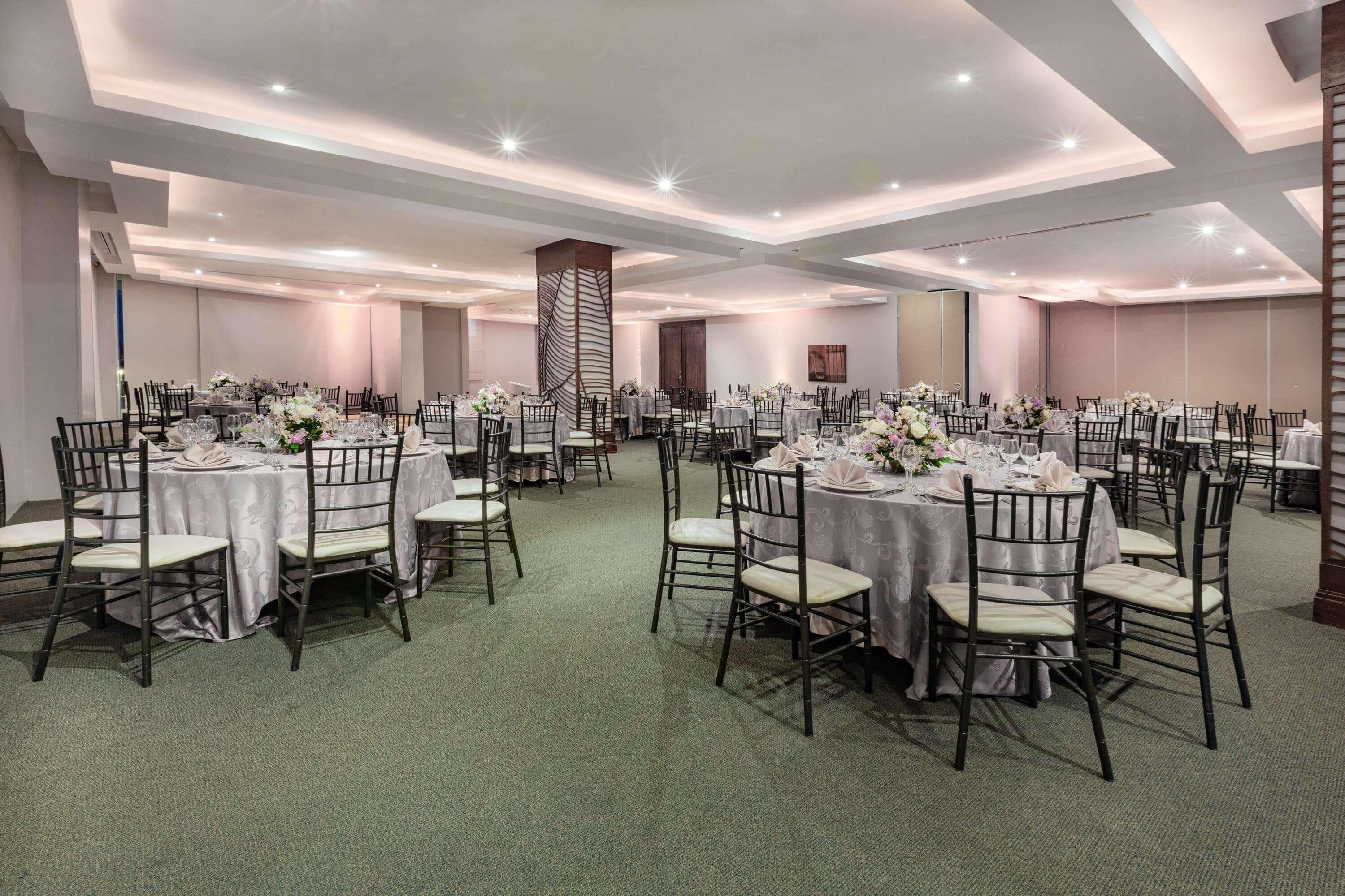 Tryp By Wyndham Guayaquil Airport Hotel Exterior photo The ballroom of the hotel