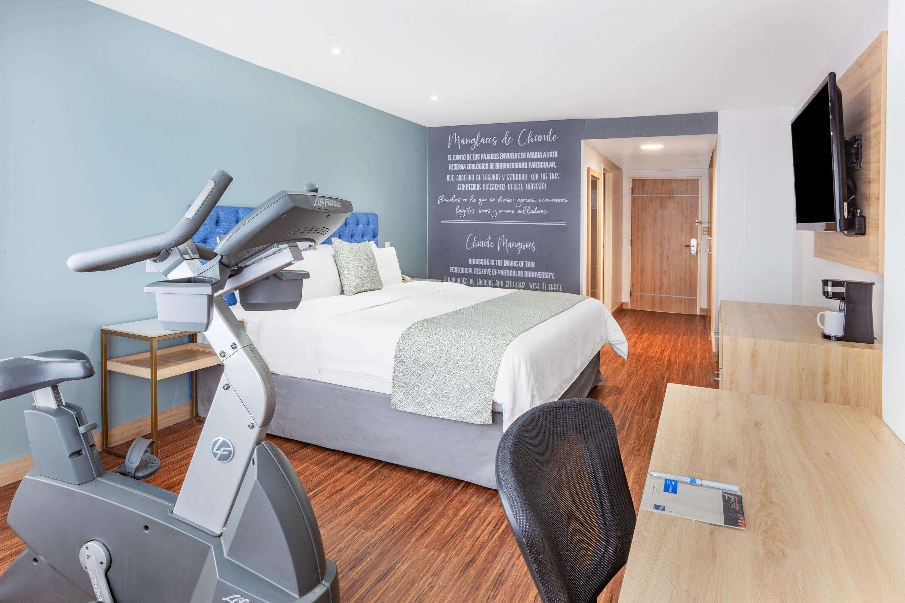 Tryp By Wyndham Guayaquil Airport Hotel Exterior photo A room at the hotel