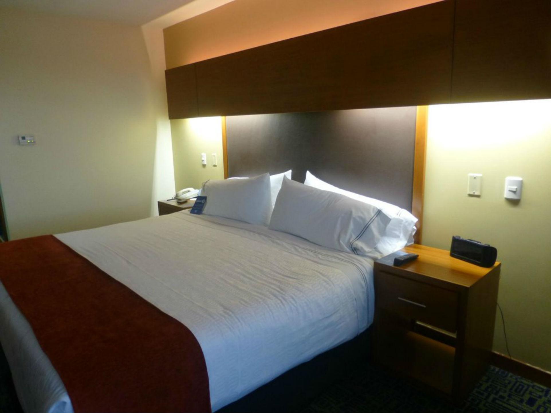 Tryp By Wyndham Guayaquil Airport Hotel Exterior photo A room at the Hilton Garden Inn in San Francisco