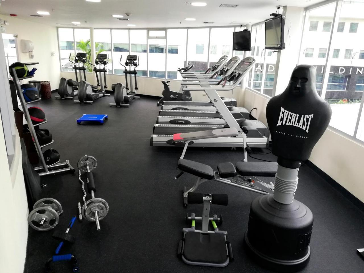 Tryp By Wyndham Guayaquil Airport Hotel Exterior photo The gym at the National Training Centre